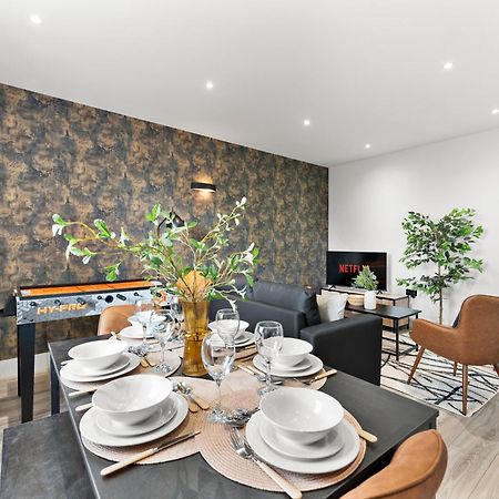 Stylish Two-Bedroom Flat In NWI Buitenkant foto