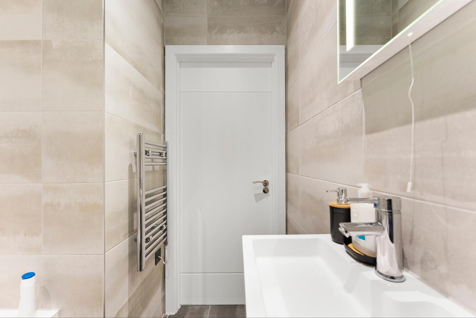 Stylish Two-Bedroom Flat In NWI Buitenkant foto
