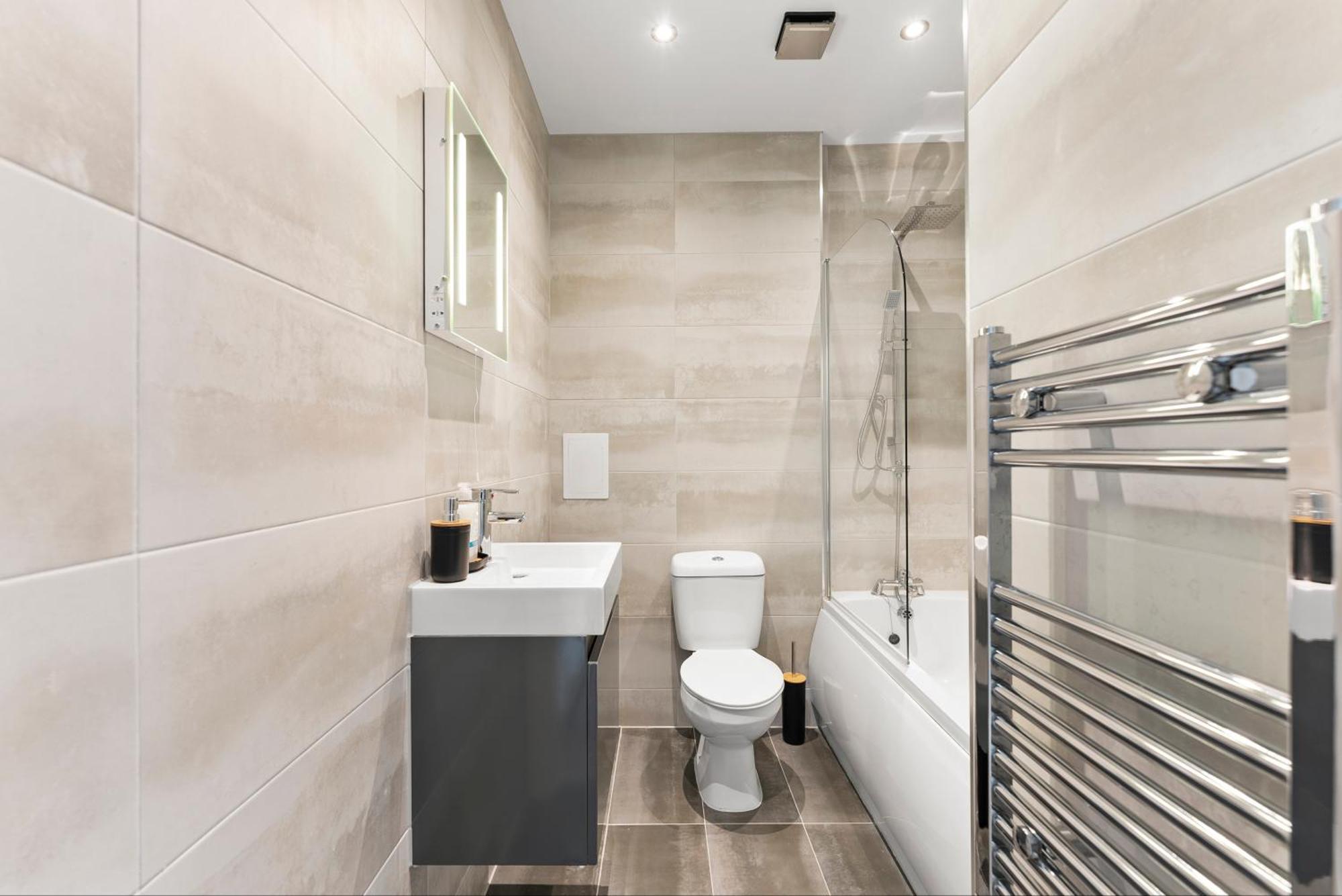 Stylish Two-Bedroom Flat In NWI Buitenkant foto