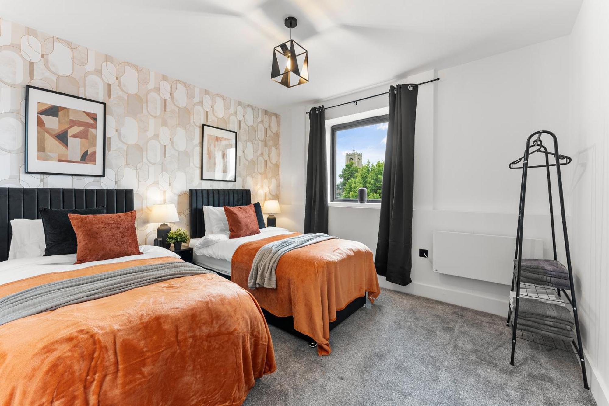 Stylish Two-Bedroom Flat In NWI Buitenkant foto