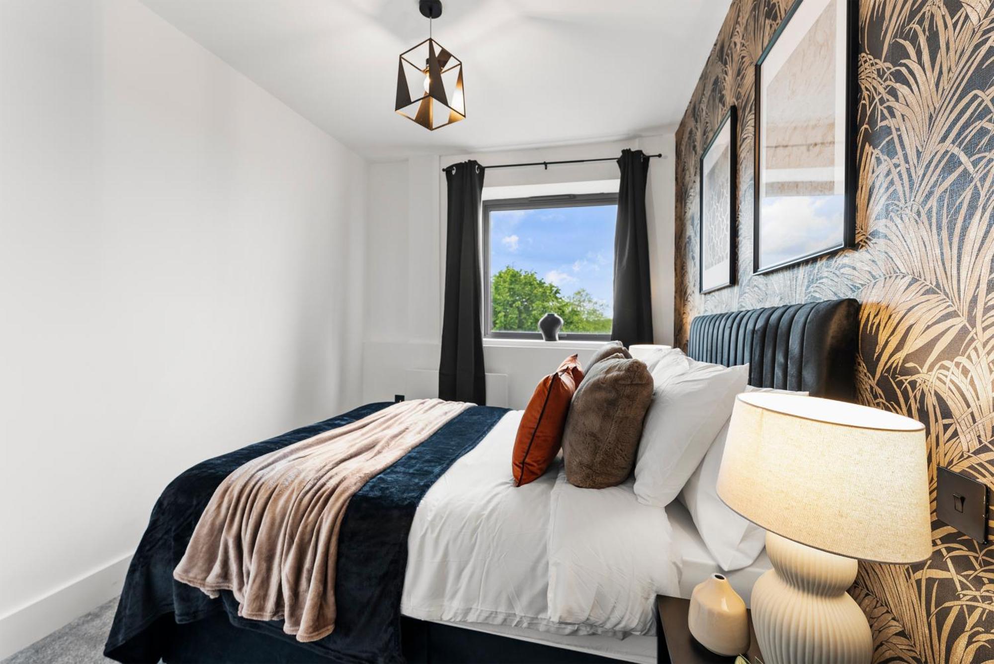 Stylish Two-Bedroom Flat In NWI Buitenkant foto