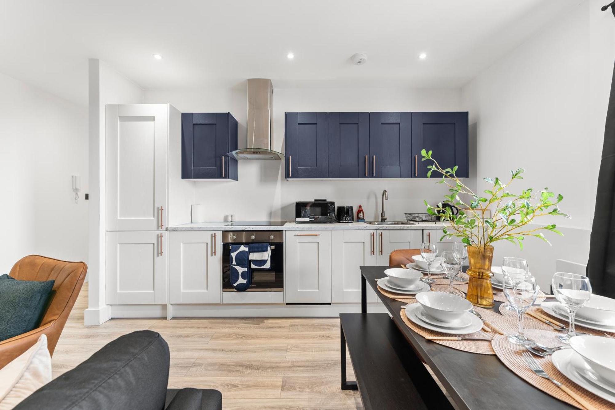 Stylish Two-Bedroom Flat In NWI Buitenkant foto